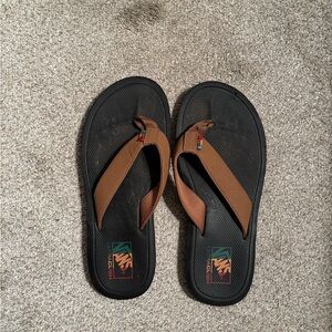 Vans Men's Brown and Black Flip-Flops - Classic Two-Tone Sandals